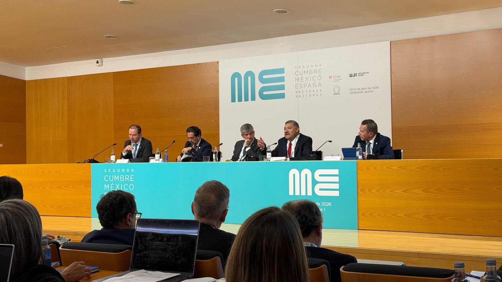 Participa Santos Guzmán en cumbre de rectores de México y España