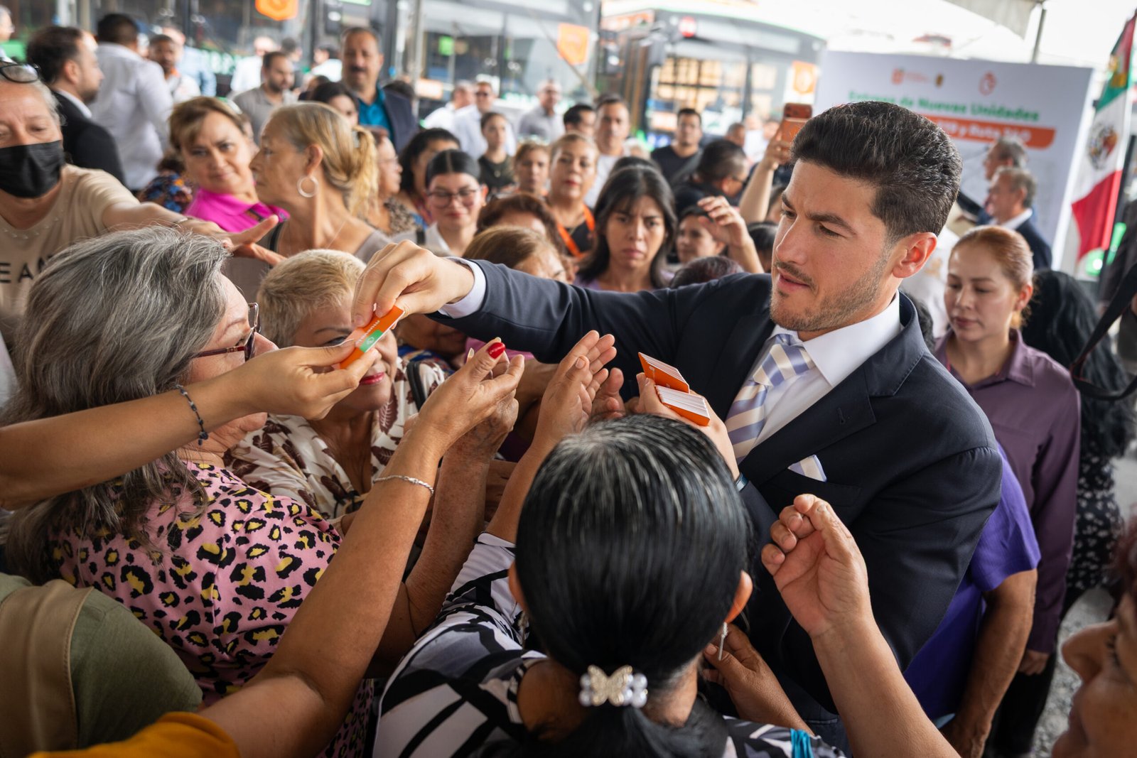 Aceleran Samuel y Mariana la mejor movilidad con nuevas unidades para las rutas 218, 219 y 240