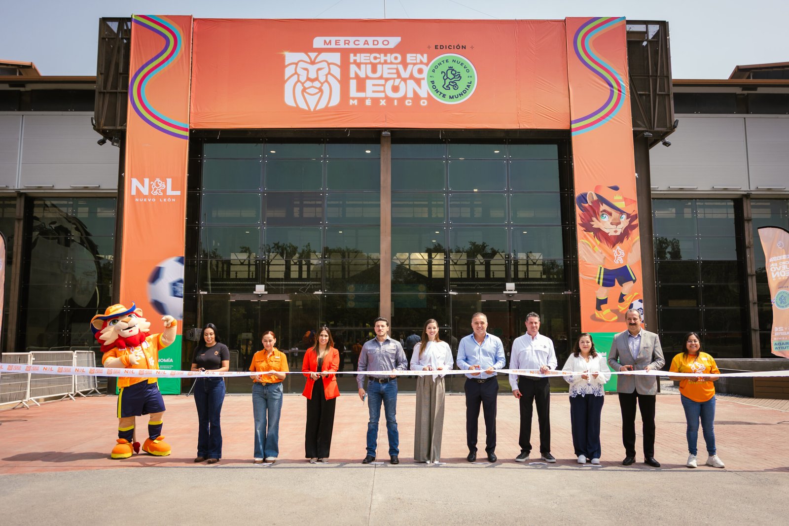 Inauguran Samul y Mariana el Mercado «Hecho en Nuevo León» en edición mundialista