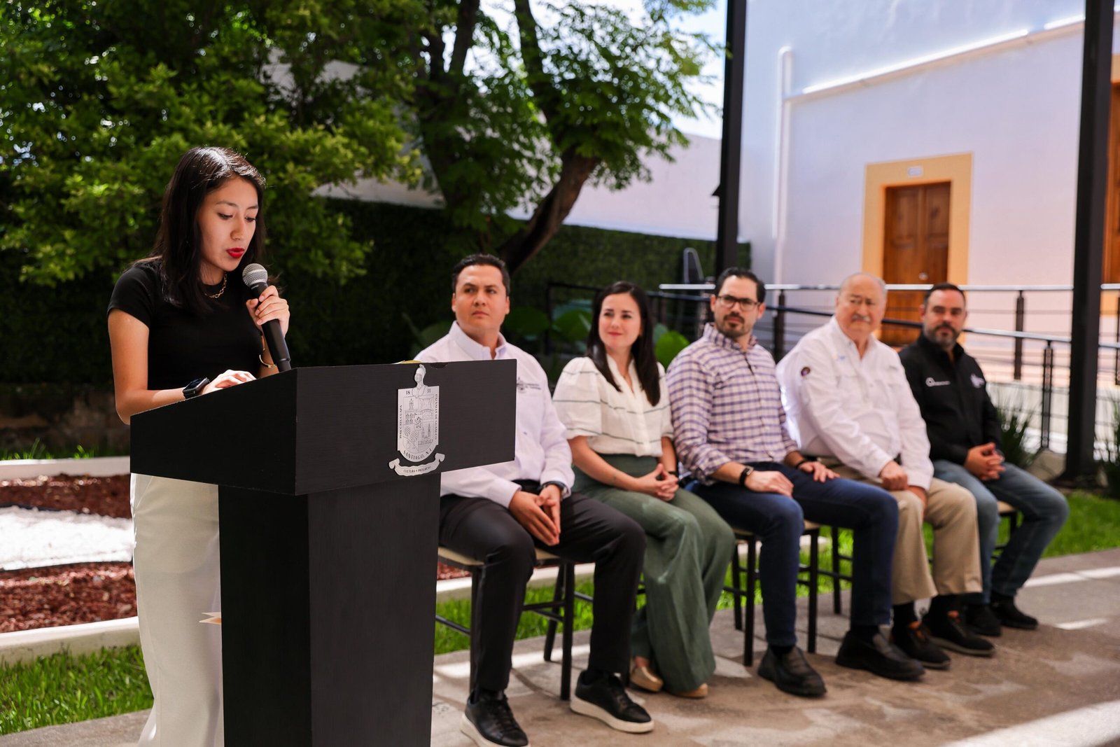 Agradecen estudiantes de Santiago becas de sostenimiento
