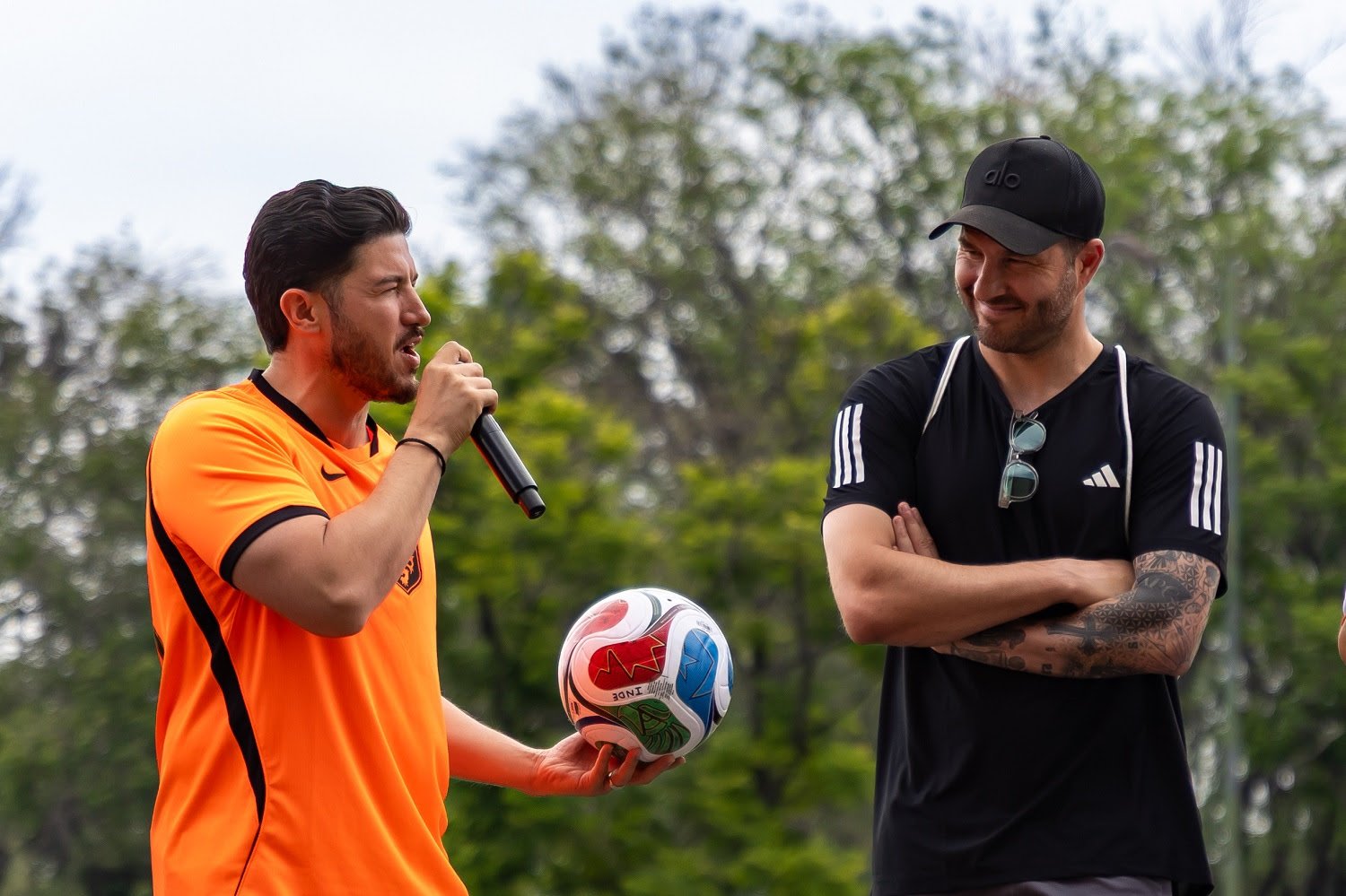Samuel y Gignac llevan fiesta mundialista a las canchas de Nuevo León; ya van 560 de «Ponte Nuevo, Ponte Mundial»