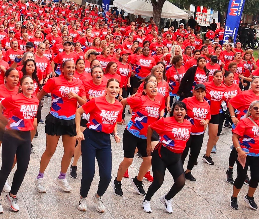 Participan casi mil  mujeres en el primer Baile Fitness del DIF Monterrey