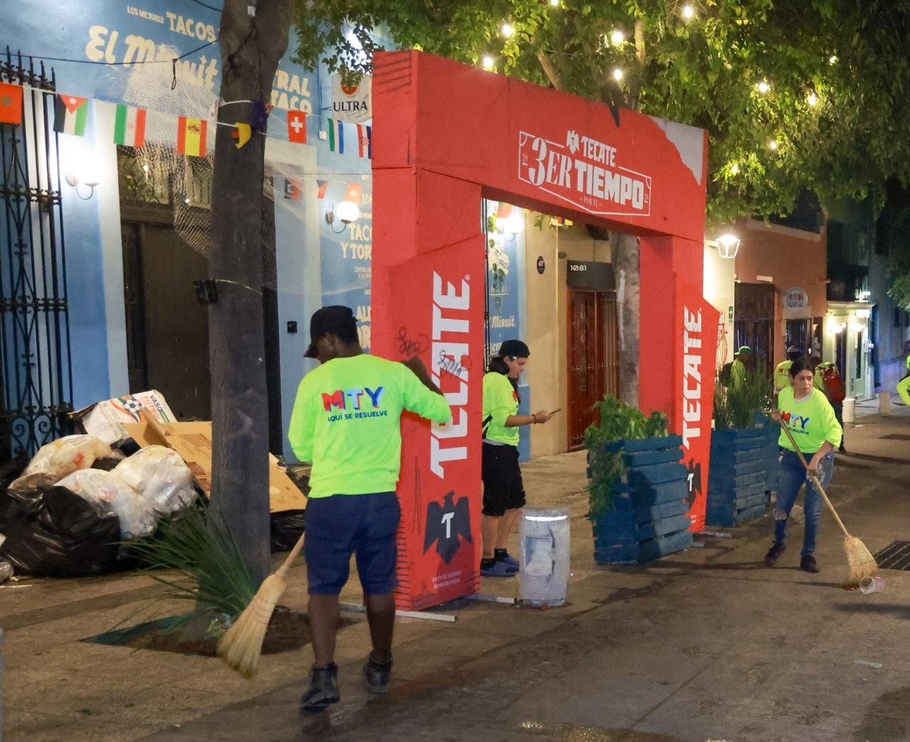 Retira Monterrey 238 toneladas de basura de los corredores mundialistas en el primer cuadro