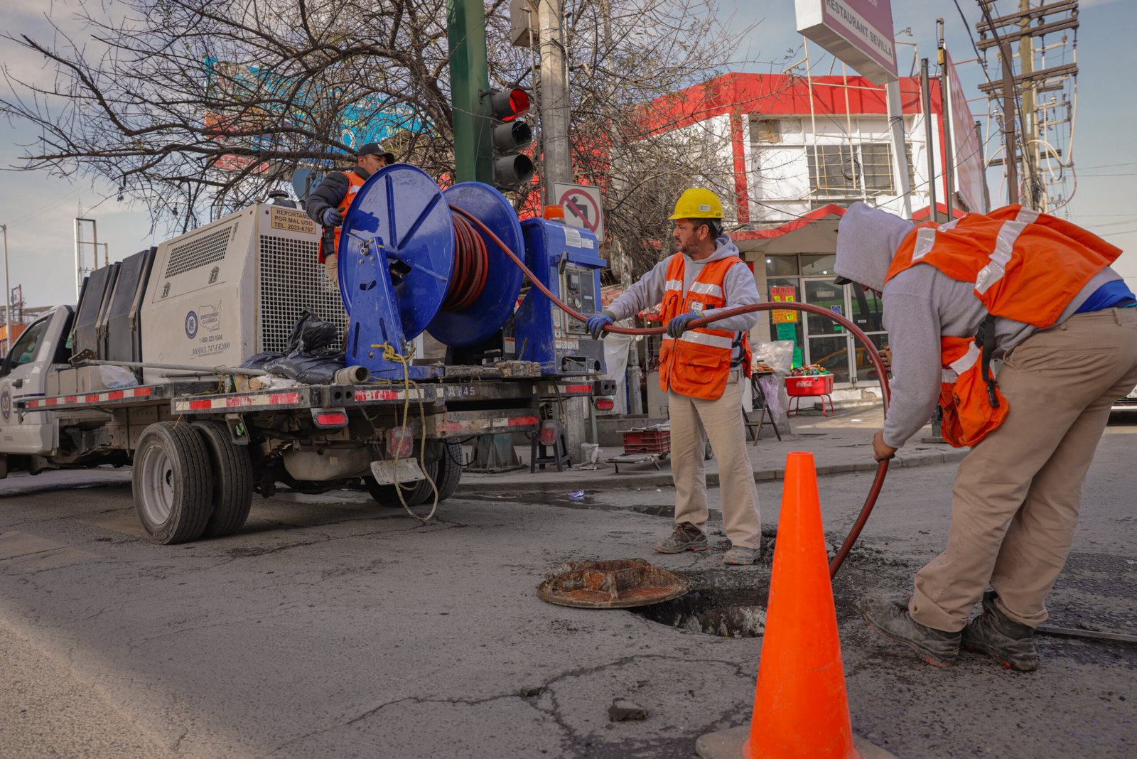 Agua y Drenaje desazolva 475 mil metros de tubería en 2026 y atiende 20 mil reportes en junio