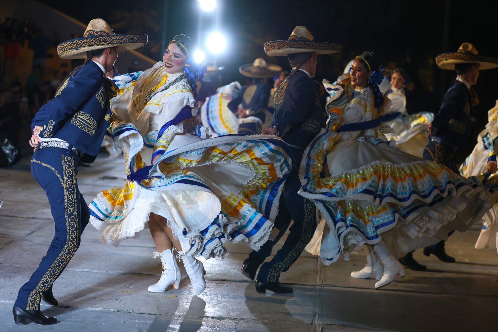 Música, danza y alegría conquistan a las familias en el nuevo Parque del Agua