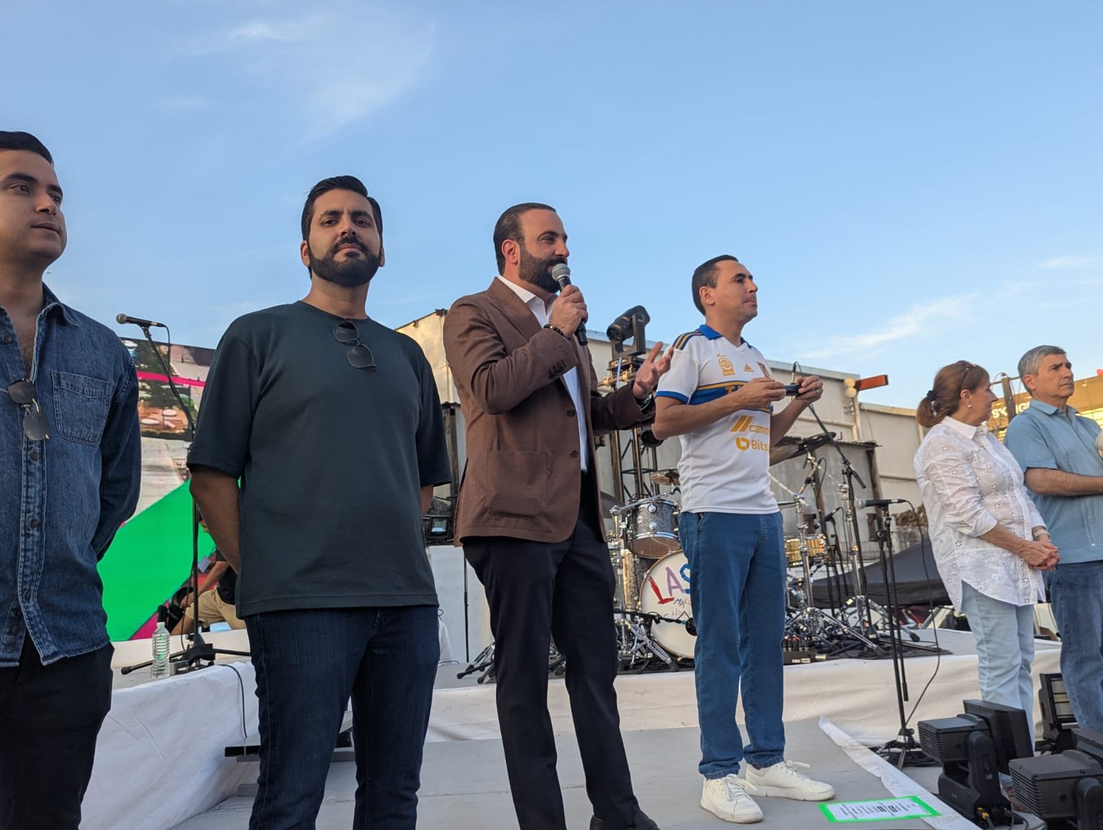 Sampetrinos vuelven a darle vida al Centrito Valle con Concierto de Lasso