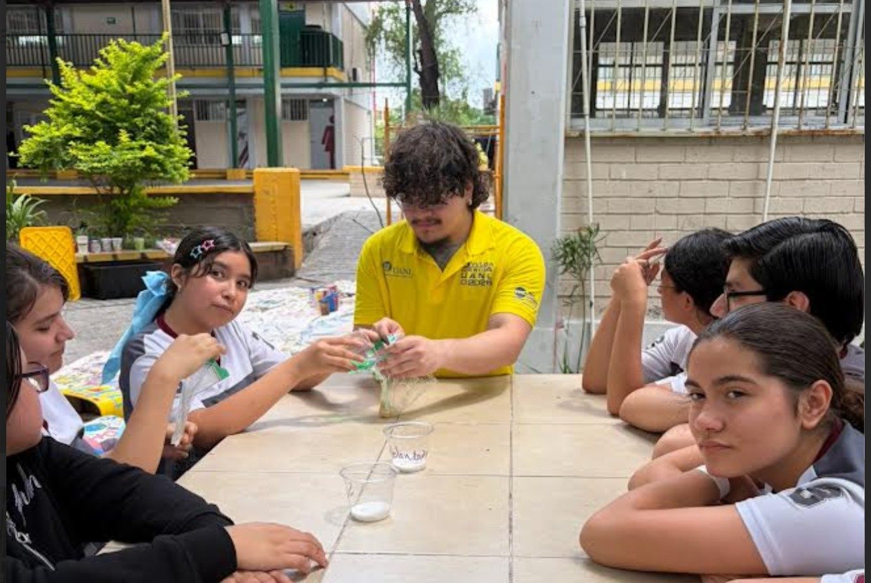 Fomenta la UANL divulgación científica en las secundarias