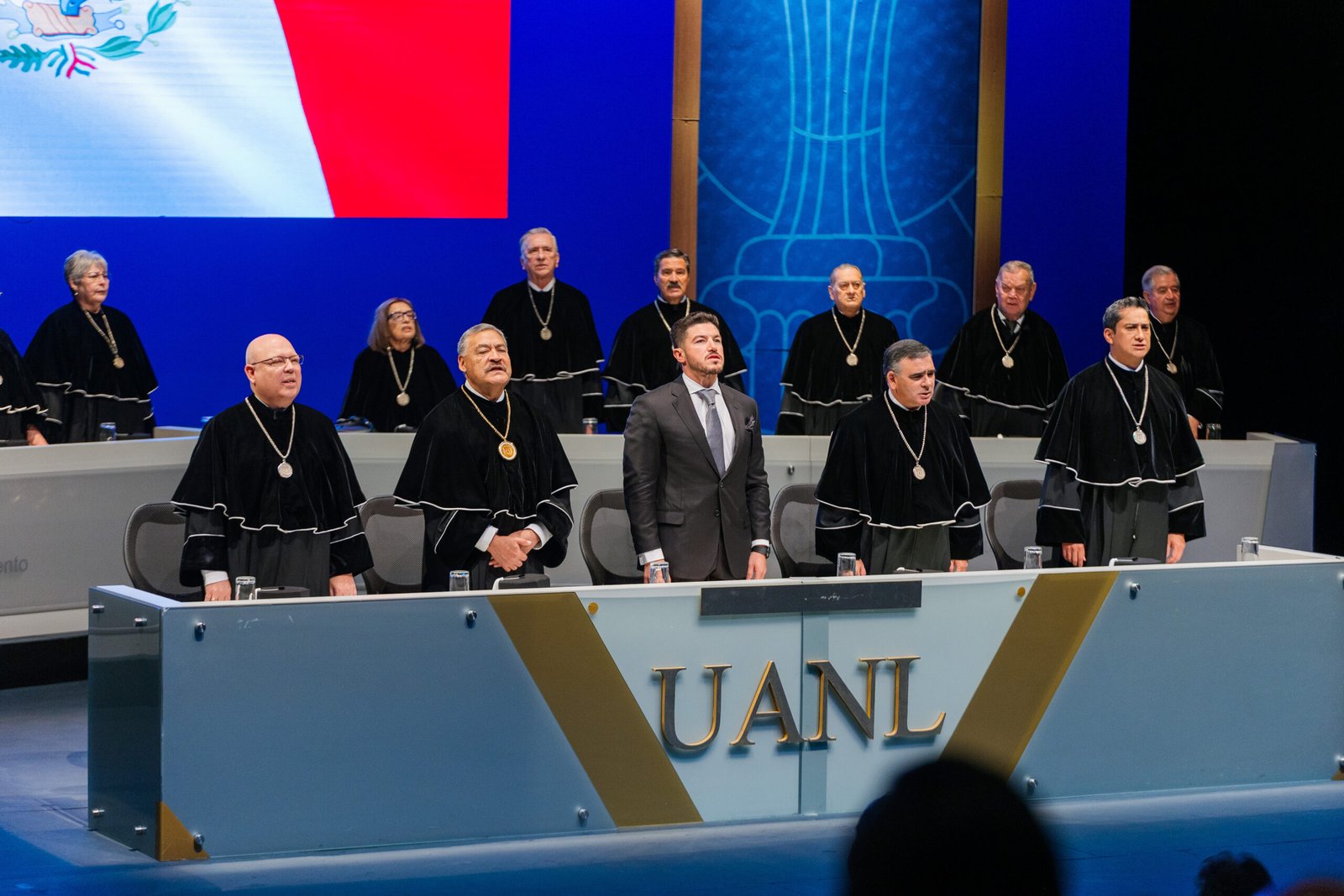 Participa Gobernador en entrega de distinción Honoris Causa y Medalla Alfonso Reyes de la UANL