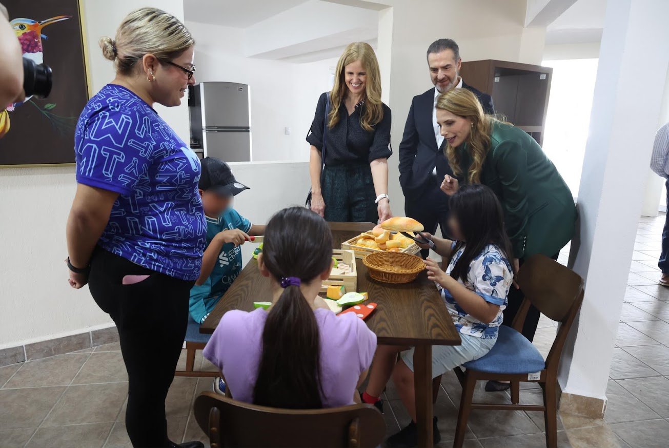 Visita Cónsul de Canadá la renovada Ciudad de la Inclusión de Monterrey